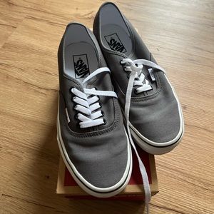NIB Vans lace up shoe men’s size 7 women’s 8.5